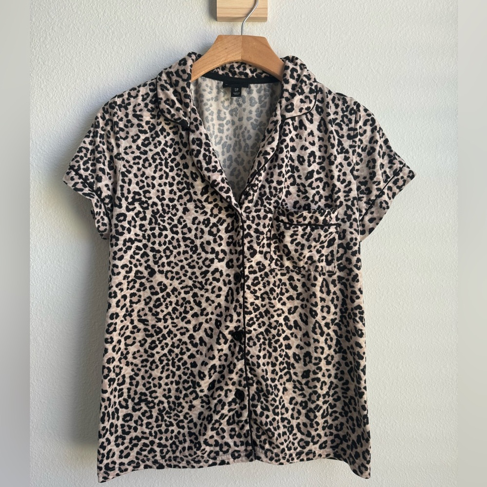 TAHARI cheetah print sleepwear set size small